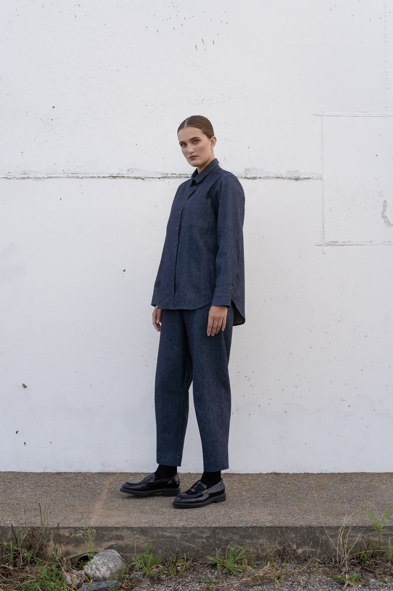 HEMP DENIM BARREL LEG TROUSERS