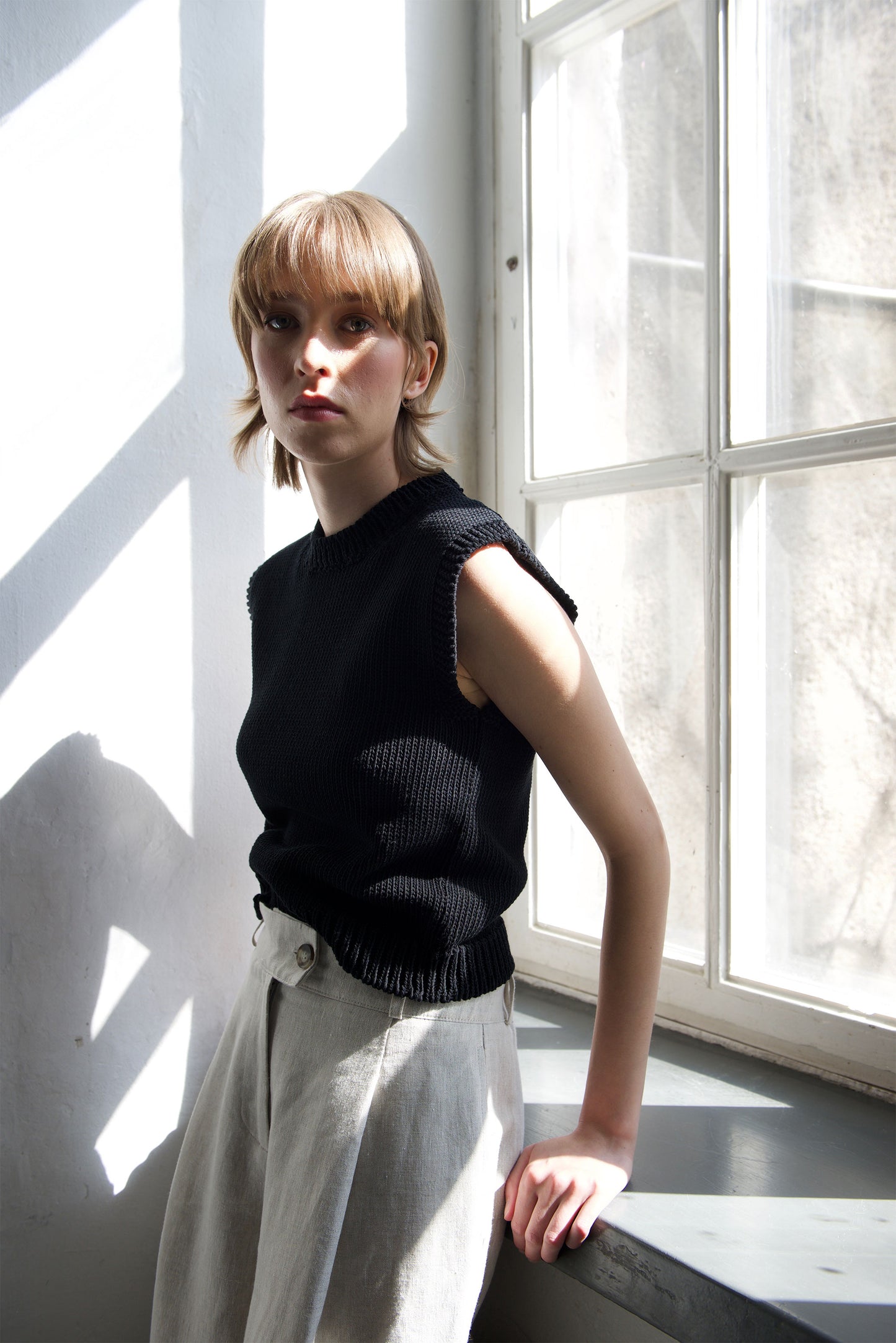 KNIT SLEEVELESS TOP