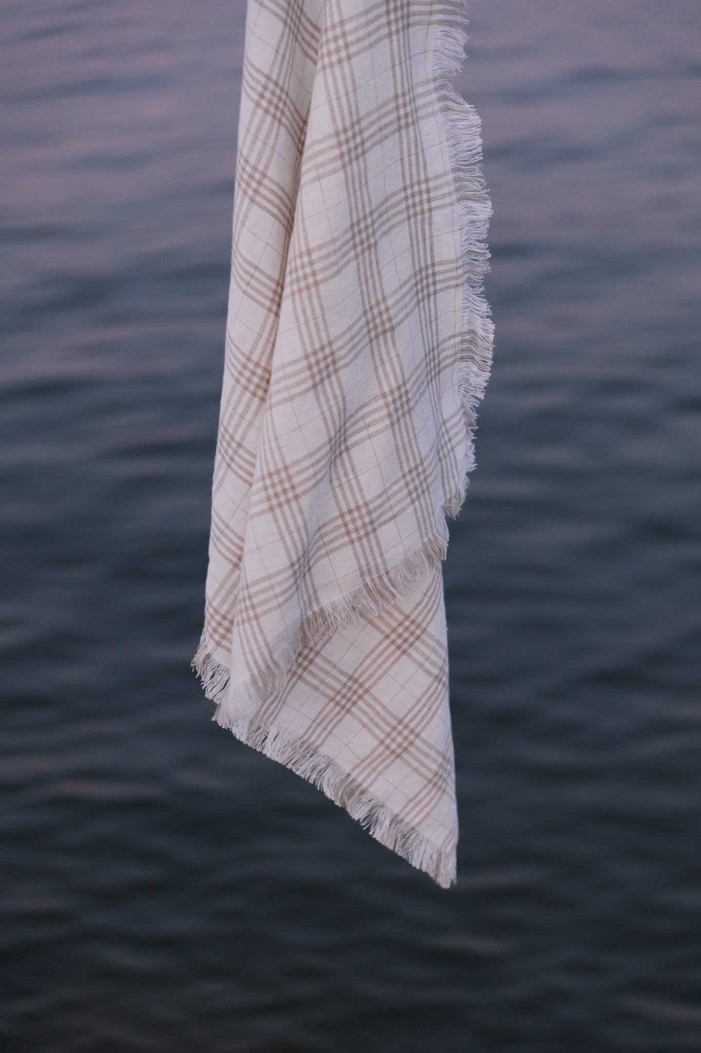LINEN FRINGE SCARF