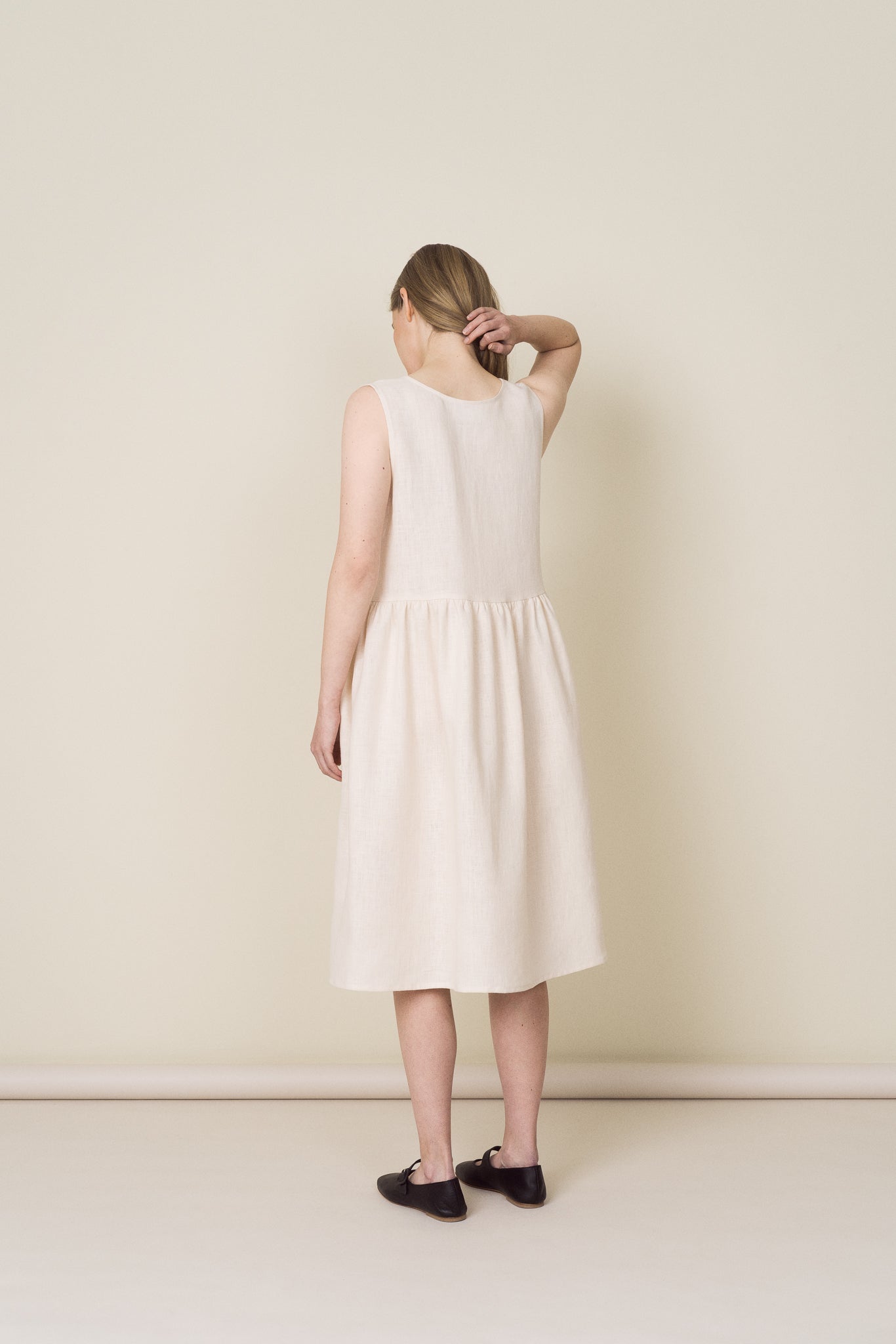 LINEN SMOCK DRESS Archetype LINEN SMOCK DRESS Archetype
