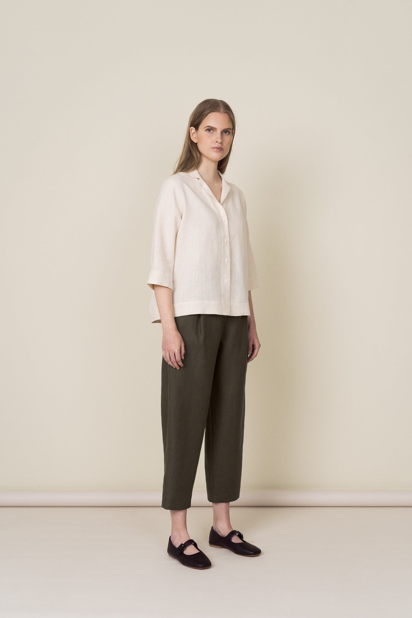 PLEATED LINEN TROUSERS